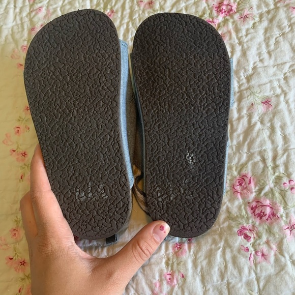 5/$25 Kids OshKosh Sandals - Picture 8 of 8